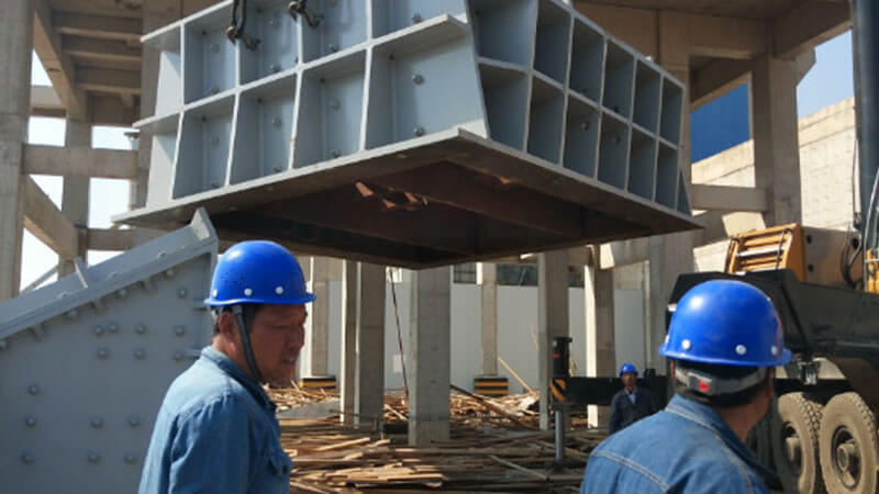 錘式破碎機安裝現場(chǎng)